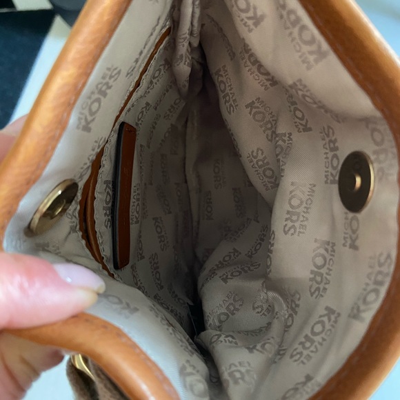 Michael Kors Cross Body - Picture 3 of 4